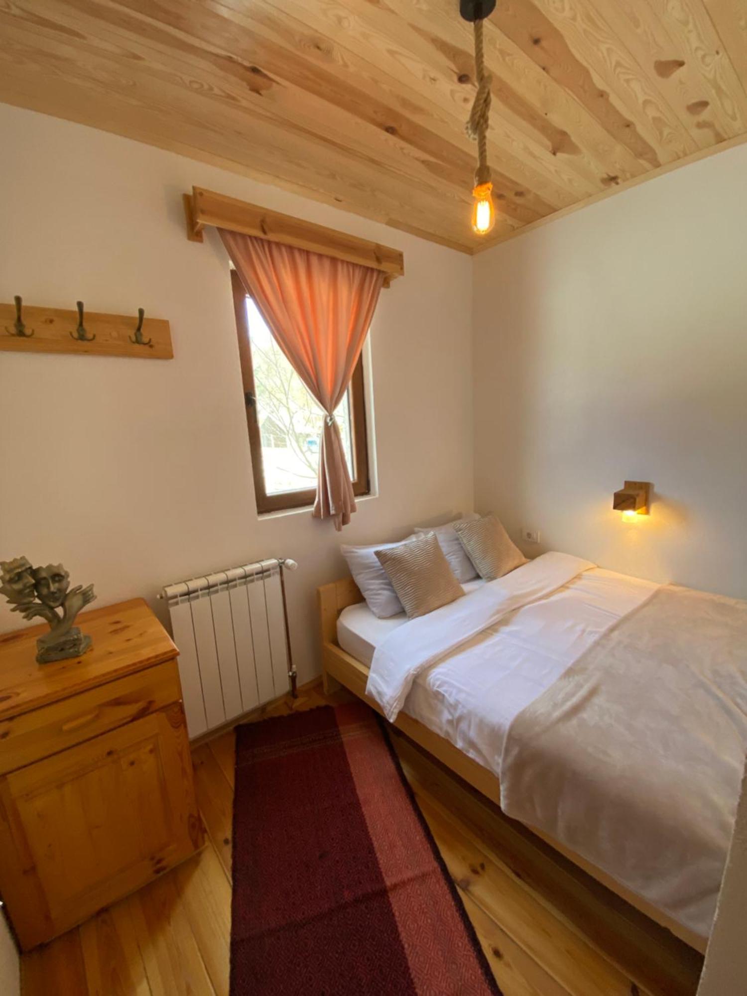 Pubhouse & Rooms Pahulja Kolašin Екстериор снимка