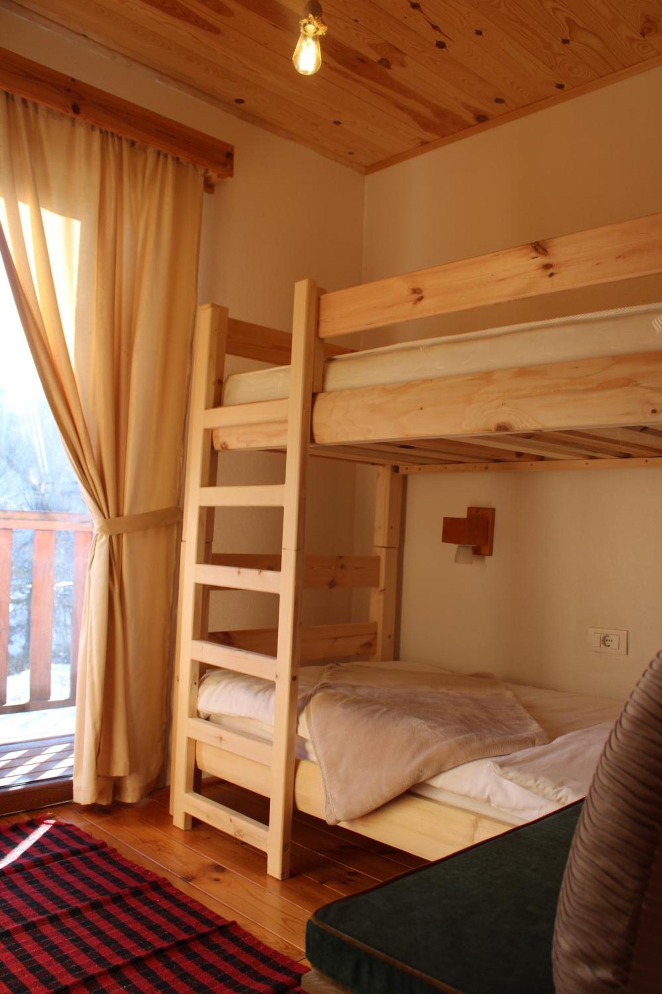 Pubhouse & Rooms Pahulja Kolašin Екстериор снимка