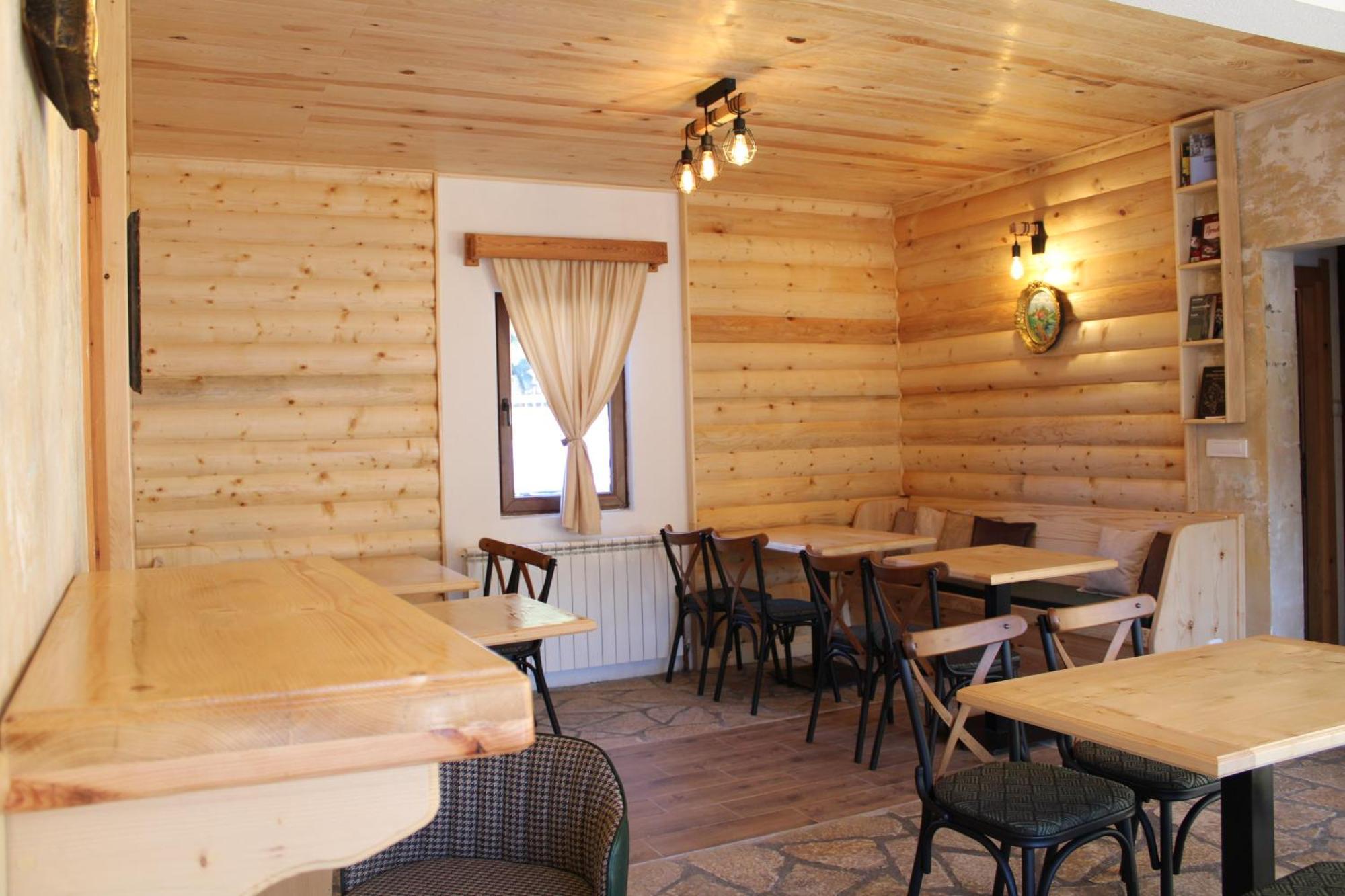 Pubhouse & Rooms Pahulja Kolašin Екстериор снимка